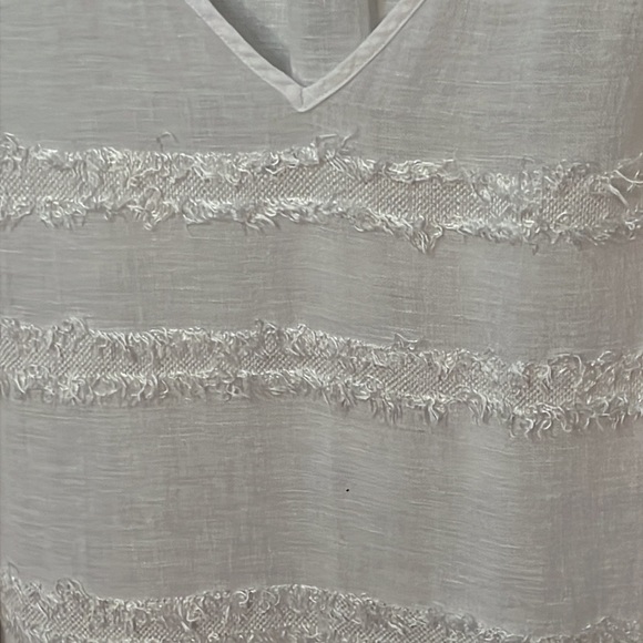 Vince Camuto Linen Blend White Eyelash Fringe V Neck Sleeveless Top Size M - Picture 7 of 8
